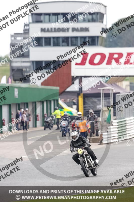 Vintage motorcycle club;eventdigitalimages;mallory park;mallory park trackday photographs;no limits trackdays;peter wileman photography;trackday digital images;trackday photos;vmcc festival 1000 bikes photographs